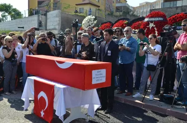 Şehit Annesinin 'Bana Kokun Geliyor' Sözleri Yürekleri Dağladı Şehit Annesinin 'Bana Kokun Geliyor' Sözleri Yürekleri Dağladı