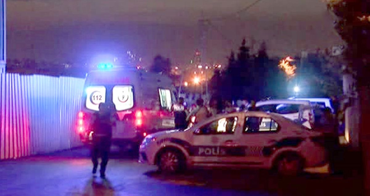 Ümraniye'de 'Aracımın Aynasını Kırdın' Kavgası: 3 Kişi Yaralandı