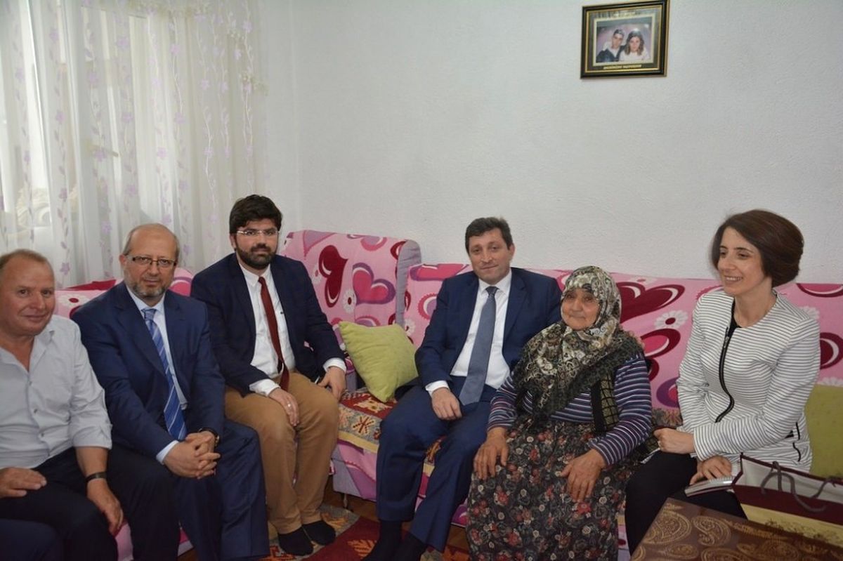Vali Tavlı'dan Şehit Ailelerine Ziyaret
