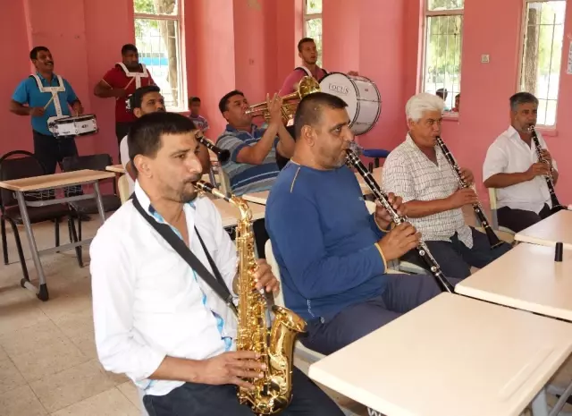 Aydın'da Roman Bandosu Kuruldu Aydın'da Roman Bandosu Kuruldu