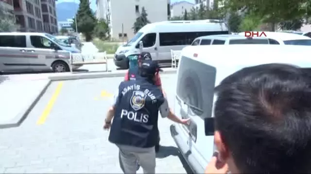Denizli Adliye Önünde 3 Kişiyi Öldüren Zanlı Tutuklandı Denizli Adliye Önünde 3 Kişiyi Öldüren Zanlı Tutuklandı