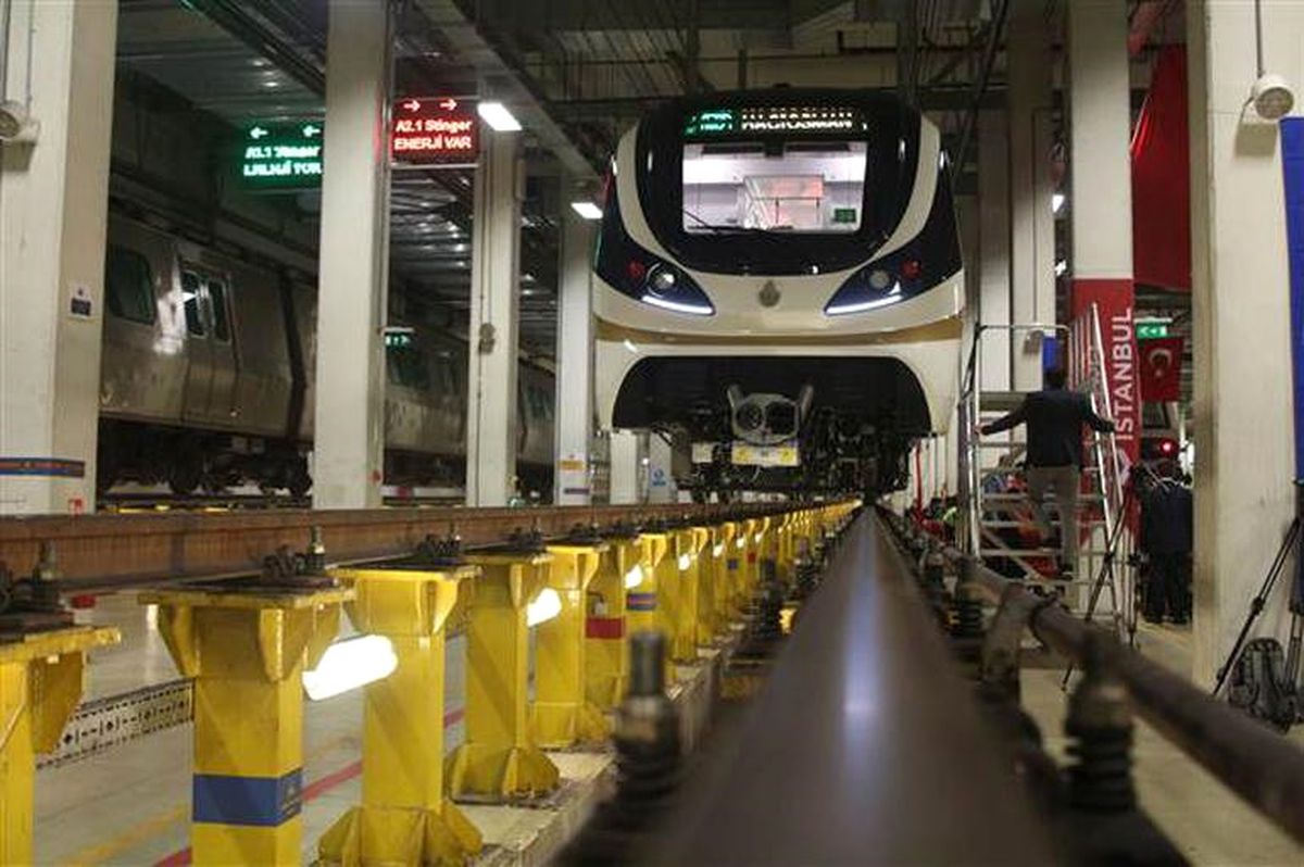 Hacıosman-Yenikapı Metrosunda Sürücüsüz Metro Araçları Raylara İndirildi