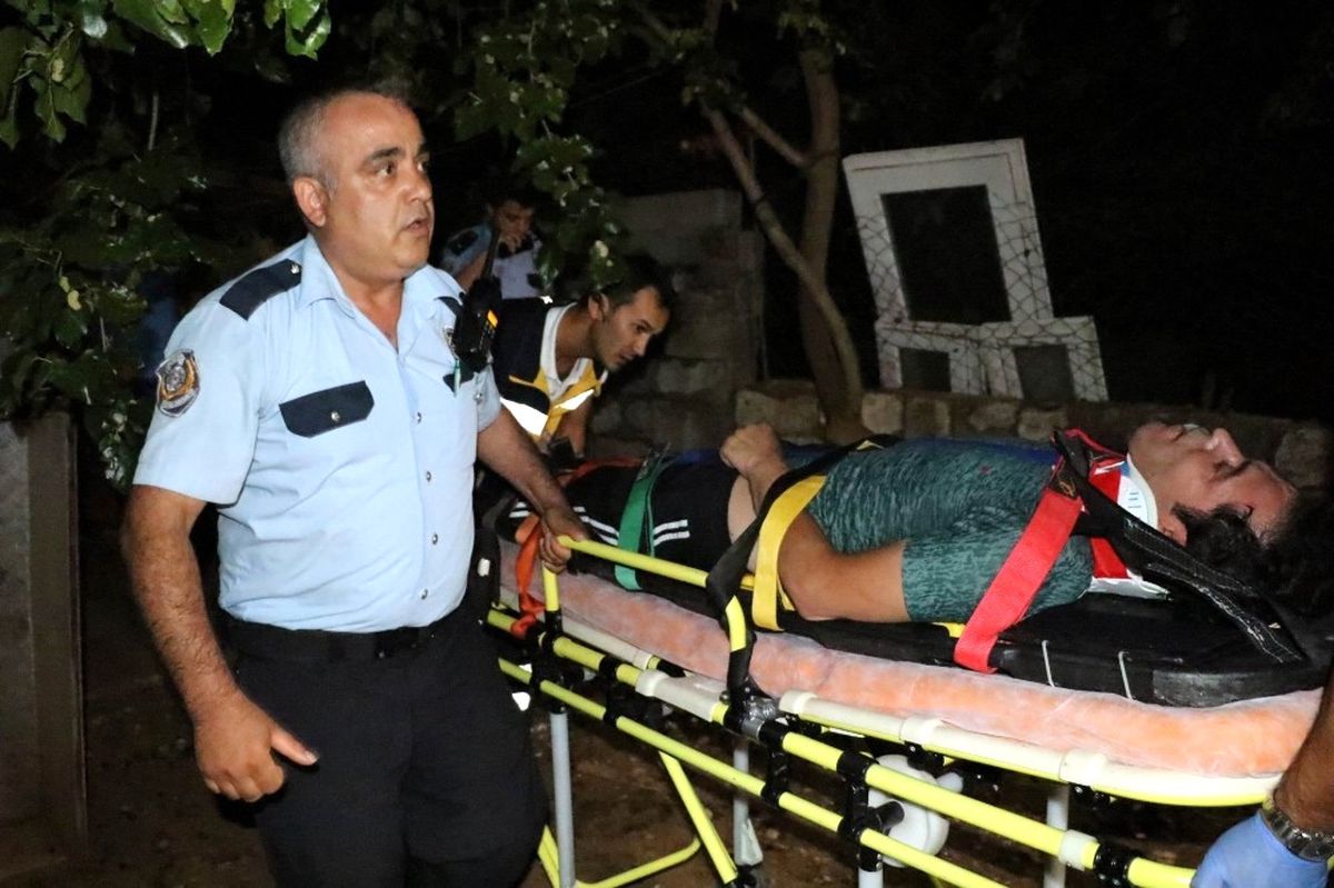 Birlikte Yaşadığı Kadın Tarafından İhbar Edilince Kendisini Asarak İntihara Kalkıştı