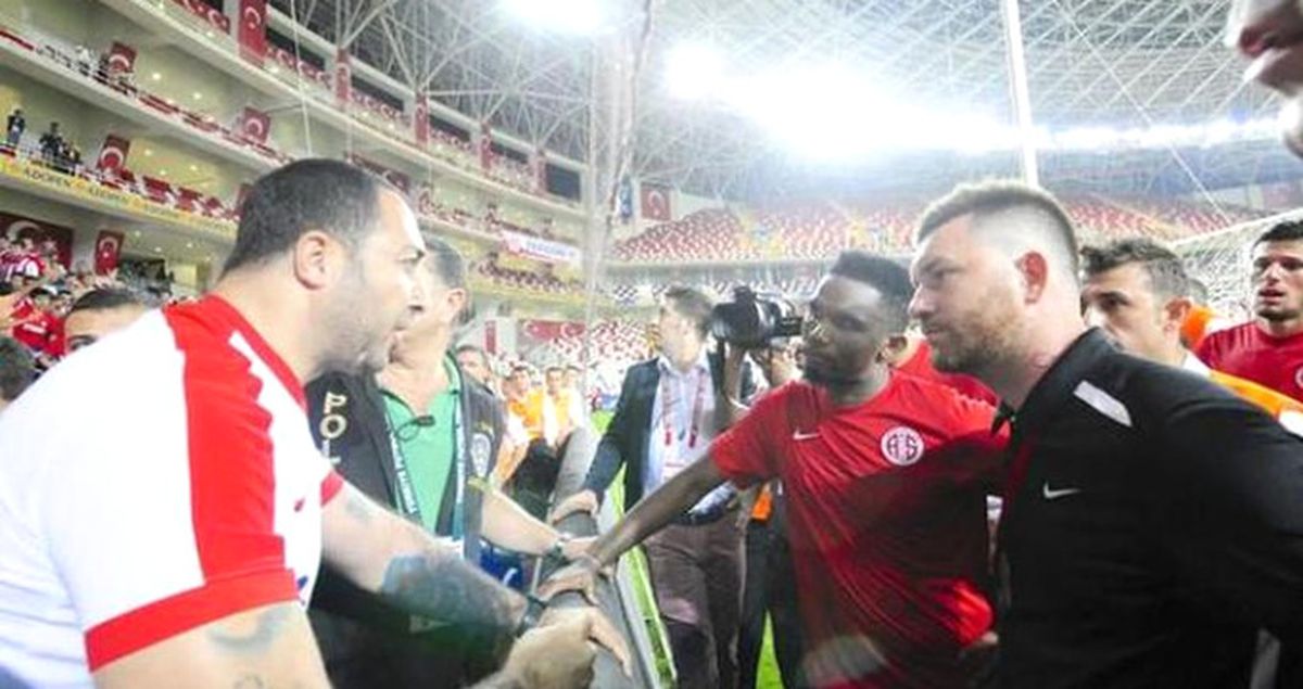 Samuel Eto'o, Taraftarla Girdiği İddiayı Kazanarak 100 Bin Euro Vermekten Kurtuldu