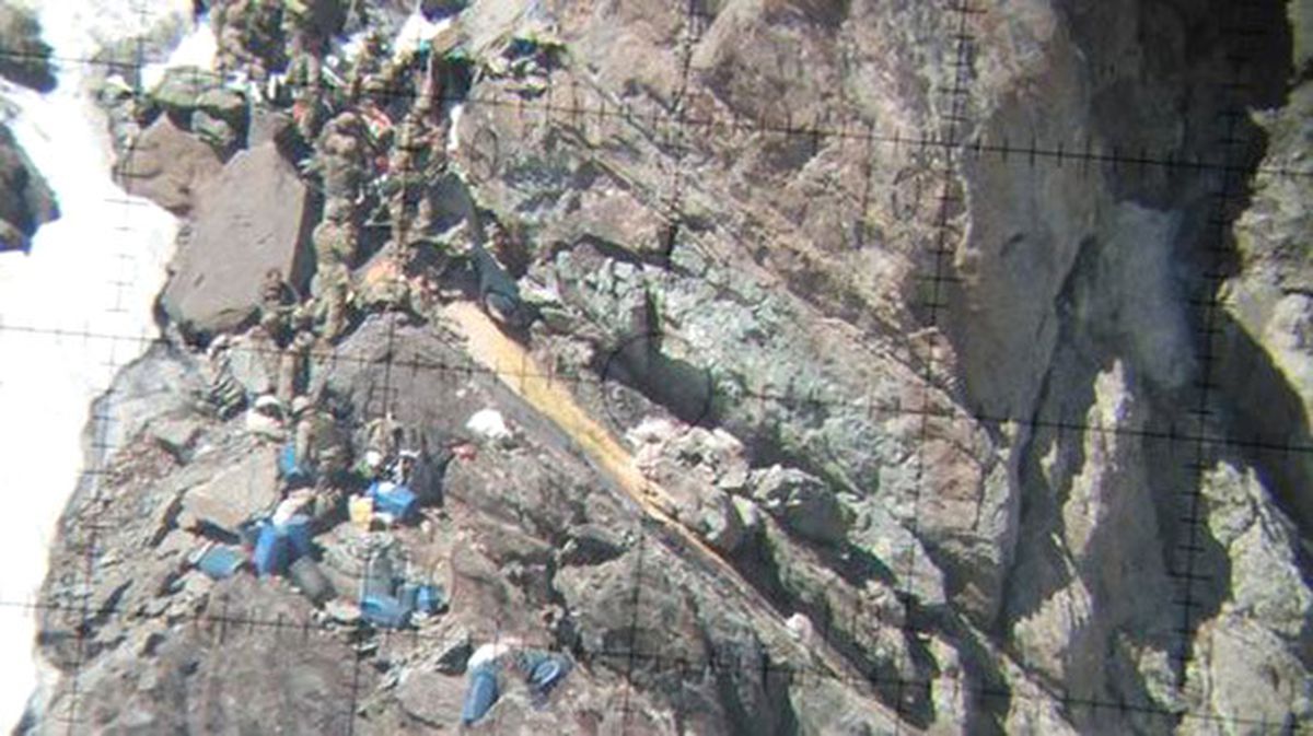 Teröristlerin Ağır Silah ve Sniper Deposu Ele Geçirildi
