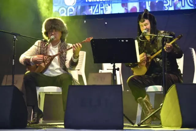 Yunusemre'de 'Dombra' Rüzgarı