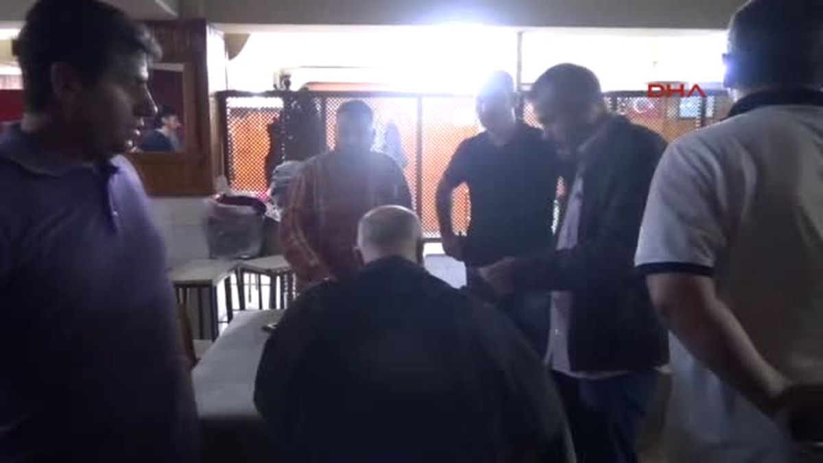 Bursa'da Kahvehanelere Kumar Baskını