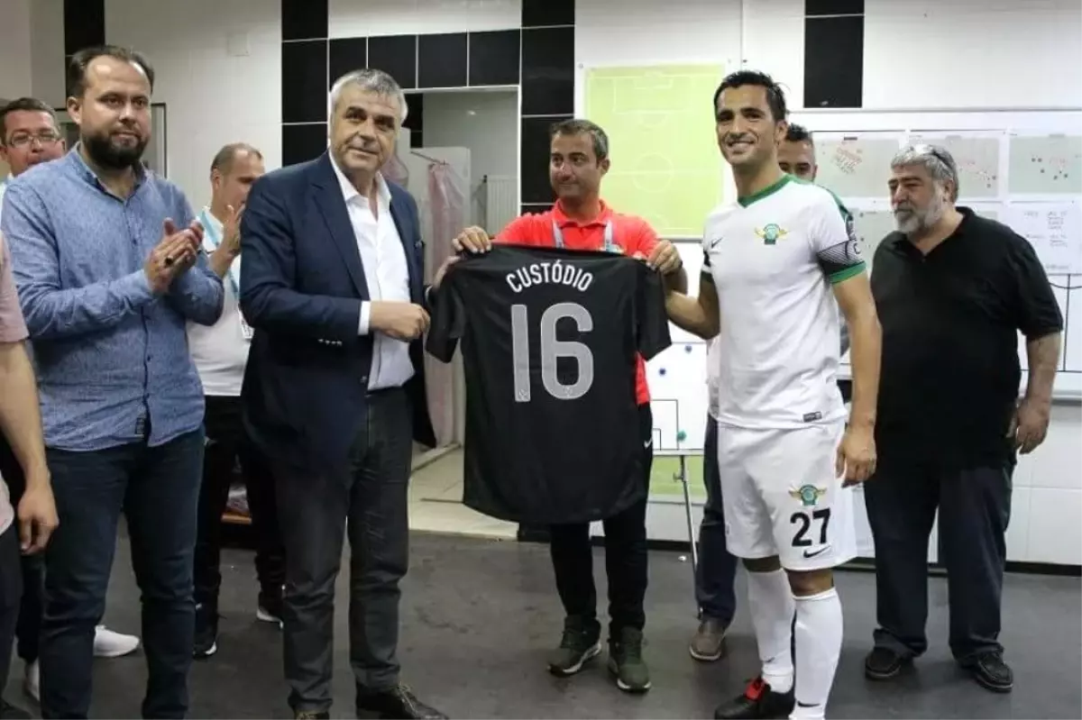 Custodio Castro Akhisar Belediyespor'a Veda Etti