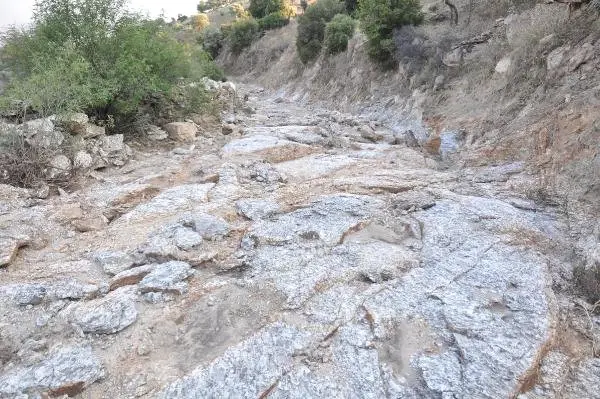 Yağmur Ardından 5 Köye Ulaşım Engeli Yağmur Ardından 5 Köye Ulaşım Engeli