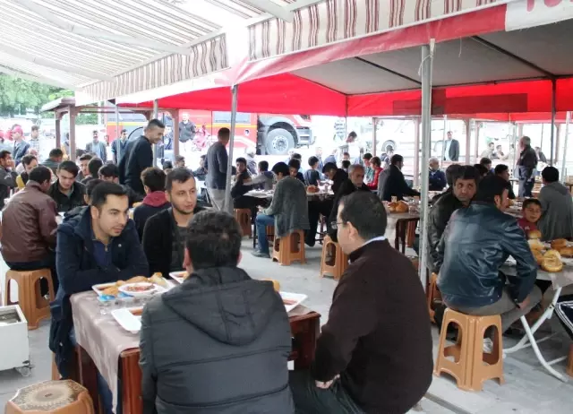 Yunak'ta Şehit Ailelerine İftar Yunak'ta Şehit Ailelerine İftar