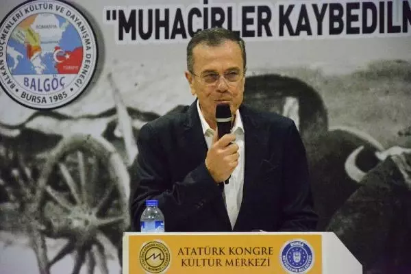 Bakan Müezzinoğlu'nun Gözleri Önünde Kürsüye Yığıldı Bakan Müezzinoğlu'nun Gözleri Önünde Kürsüye Yığıldı