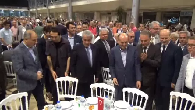 Bakan Müezzinoğlu'nun Karşısında Kürsüde Konuşurken Fenalık Geçirdi Bakan Müezzinoğlu'nun Karşısında Kürsüde Konuşurken Fenalık Geçirdi