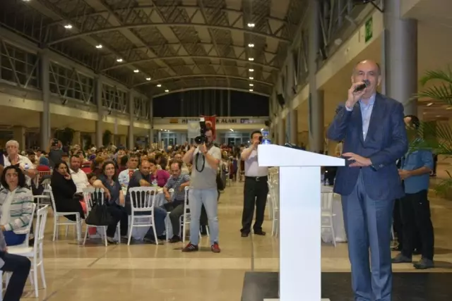Bakan Müezzinoğlu'nun Karşısında Kürsüde Konuşurken Fenalık Geçirdi Bakan Müezzinoğlu'nun Karşısında Kürsüde Konuşurken Fenalık Geçirdi
