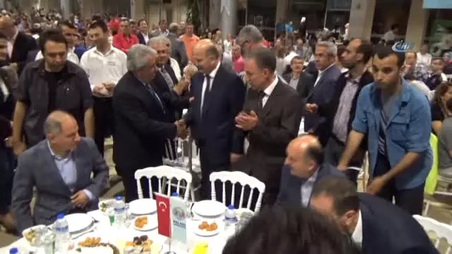 Bakan Müezzinoğlu'nun Karşısında Kürsüde Konuşurken Fenalık Geçirdi Bakan Müezzinoğlu'nun Karşısında Kürsüde Konuşurken Fenalık Geçirdi