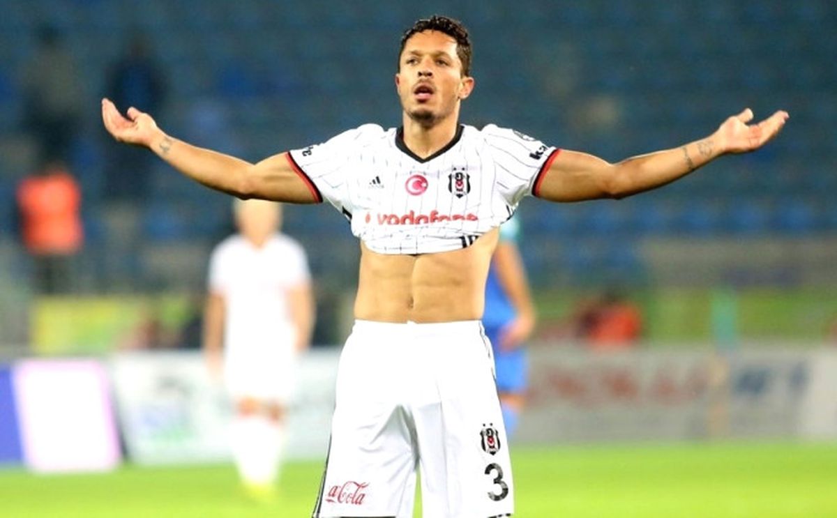 Beşiktaşlı Adriano: 'Barcelona ile Aynı Gruba Düşmek İsterim' (2)