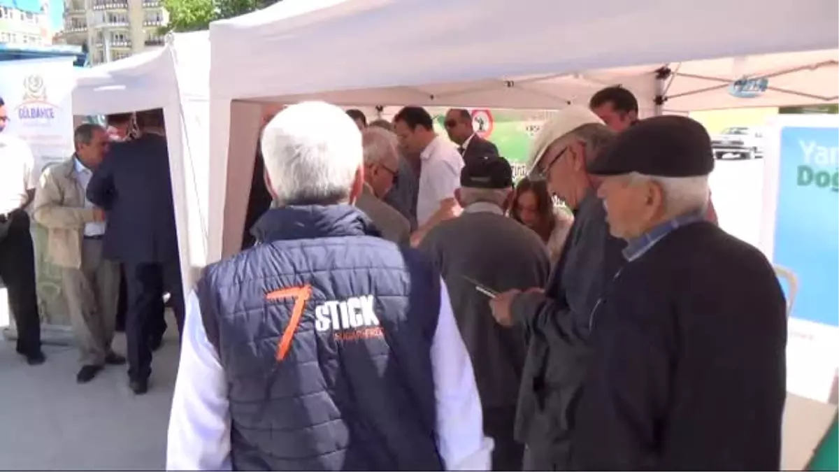 Dünya Çevre Günü'nde Vatandaşlara Gül Dağıtıldı