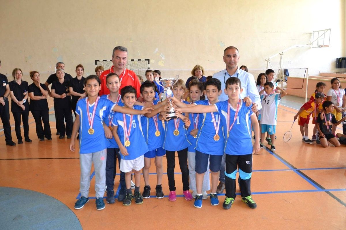 Emine Türkan İkiz İlkokulu Badmintonda Şampiyon Oldu