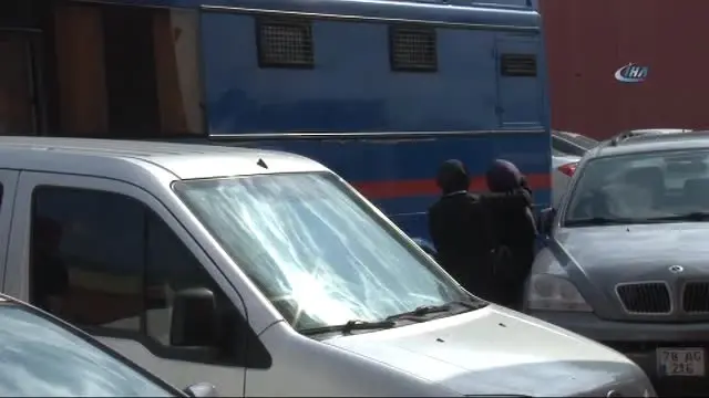 Firari Adil Öksüz'ün Kardeşinin de Aralarında Olduğu Dava Ertelendi Firari Adil Öksüz'ün Kardeşinin de Aralarında Olduğu Dava Ertelendi