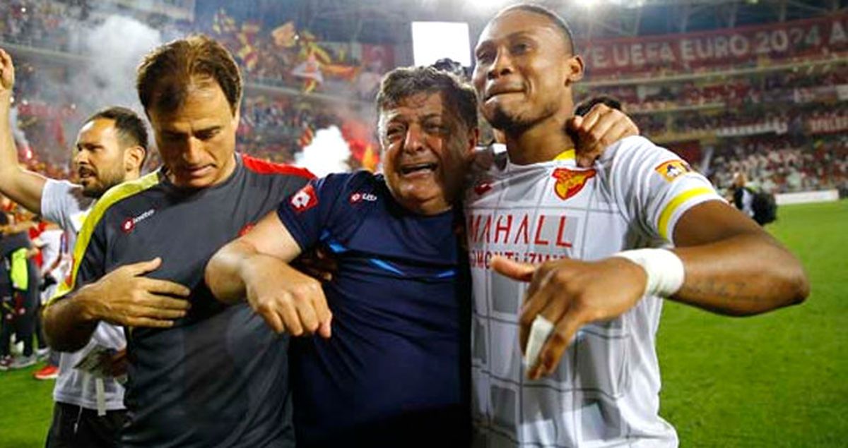 Göztepe'yi Süper Lig'e Çıkaran Yılmaz Vural, Hüngür Hüngür Ağladı