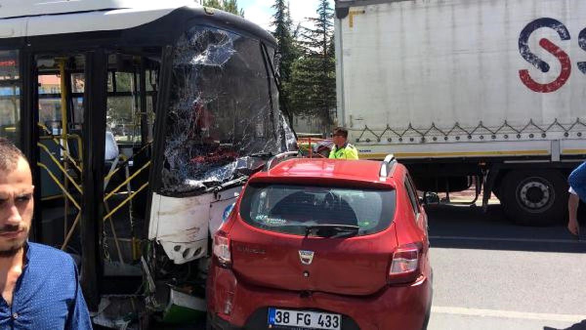 Freni Boşalan Halk Otobüsü 5 Aracı Biçti: 1 Ölü, 2 Yaralı
