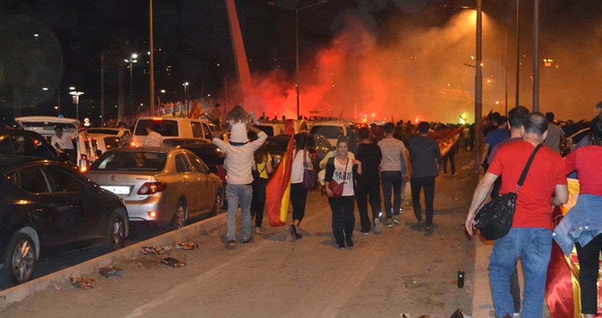 İzmirliler Sabaha Kadar Göztepe'nin Süper Lig'e Çıkmasını Kutladı
