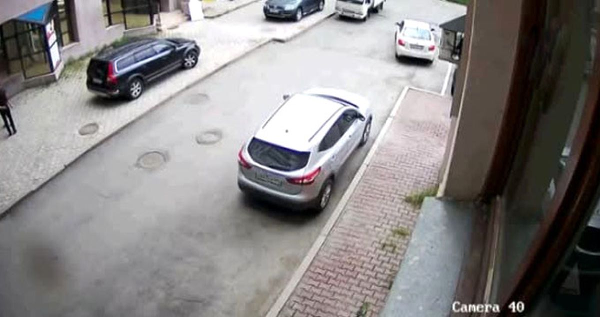 Aracını Park Etmeye Çalışan Kadın Sürücü, Ortalığı Birbirine Kattı