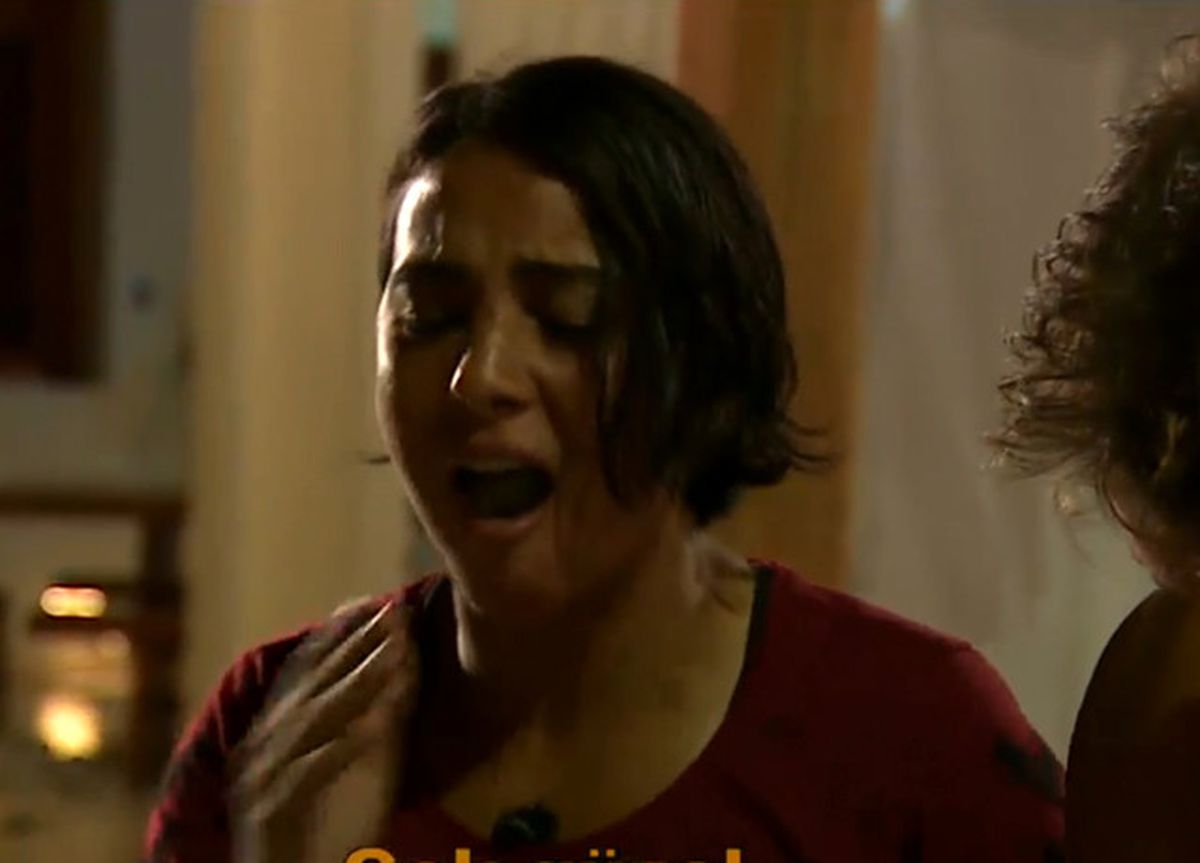 Serhat ve İlhan'ın Tufasına Düşen Sabriye Ağzı Yanınca, Havuza Koştu