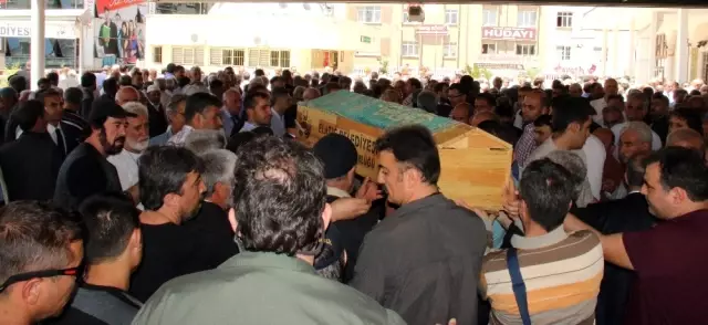 Sanatçı Esat Kabaklı'nın Acı Günü Sanatçı Esat Kabaklı'nın Acı Günü