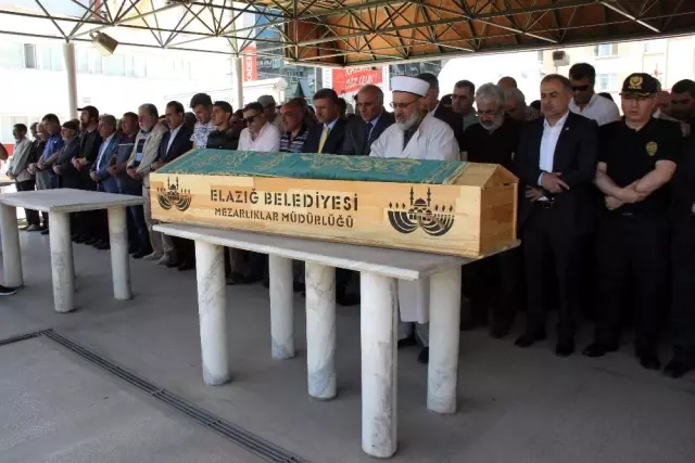 Sanatçı Esat Kabaklı'nın Acı Günü Sanatçı Esat Kabaklı'nın Acı Günü