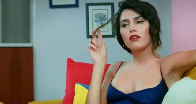 Survivor'ın Eski Yarışmacısı Serenay Aktaş Sevgilisiyle Yakalandı Survivor'ın Eski Yarışmacısı Serenay Aktaş Sevgilisiyle Yakalandı