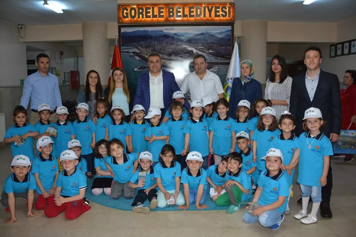 Anaokulu Öğrencileri Atık Pil Toplama Kutusu Dağıttı