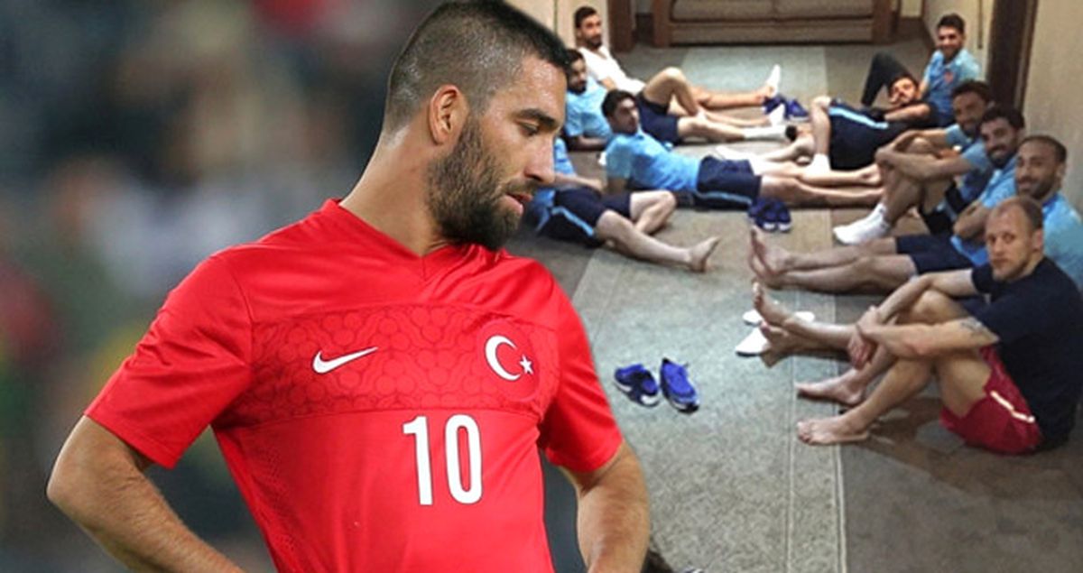 Arda Turan, Gazeteciye Saldırdıktan Sonra Gülerek Poz Verdi