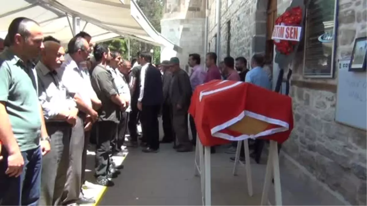 Göletine Atlayan Kadını Kurtarmaya Çalışırken Boğulan Şahıs Konya'da Toprağa Verildi