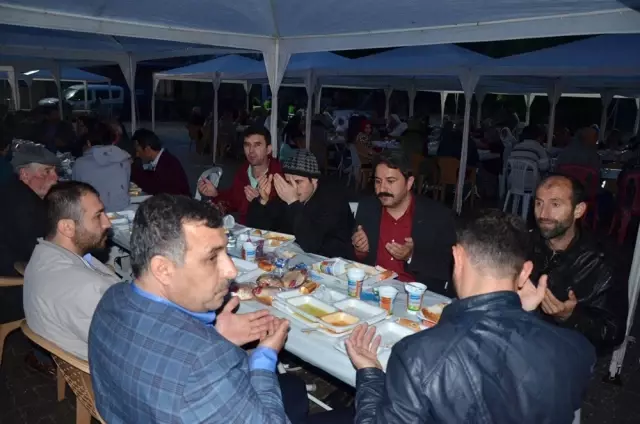 Gönül Sofrası Kümbet Mahallesi'nde Kuruldu Gönül Sofrası Kümbet Mahallesi'nde Kuruldu