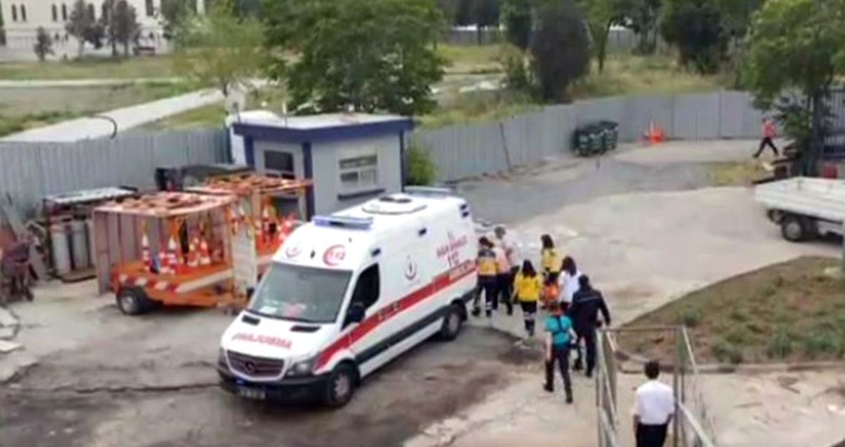 İntihar Etmek İçin Köprüden Haliç'e Atlayan Vatandaşı Polisin Ataklığı Kurtardı