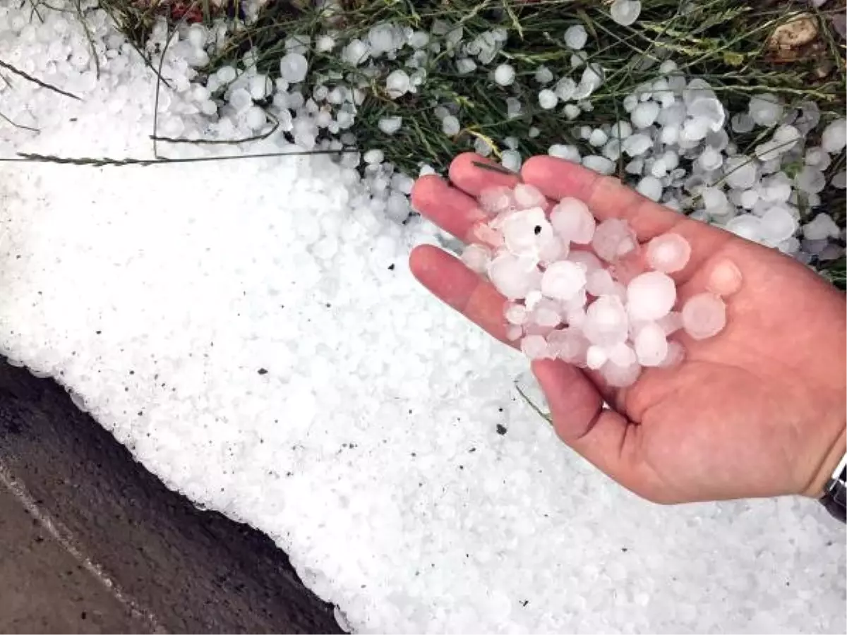 Kaş'ta Dolu Tarım Alanlarında Hasara Neden Oldu