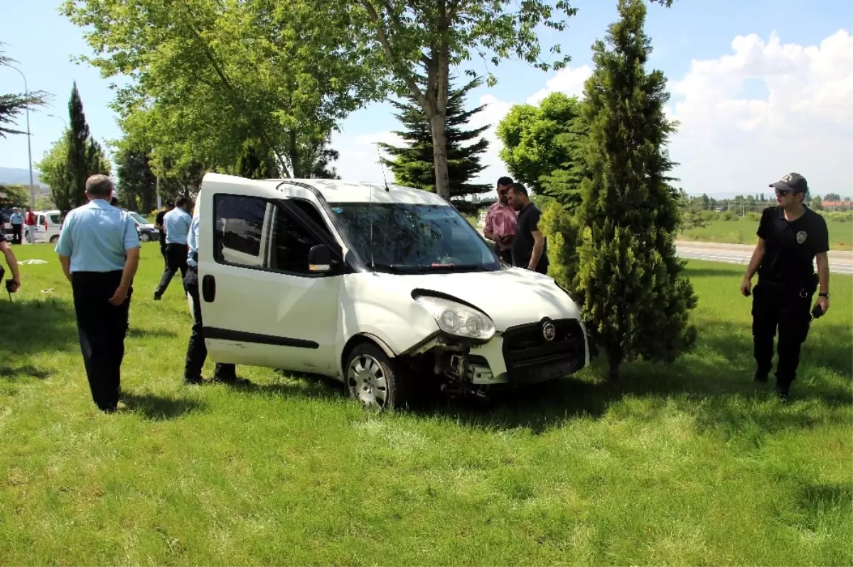 Kütahya'da Trafik Kazası, 2 Emniyet Mensubu Yaralandı