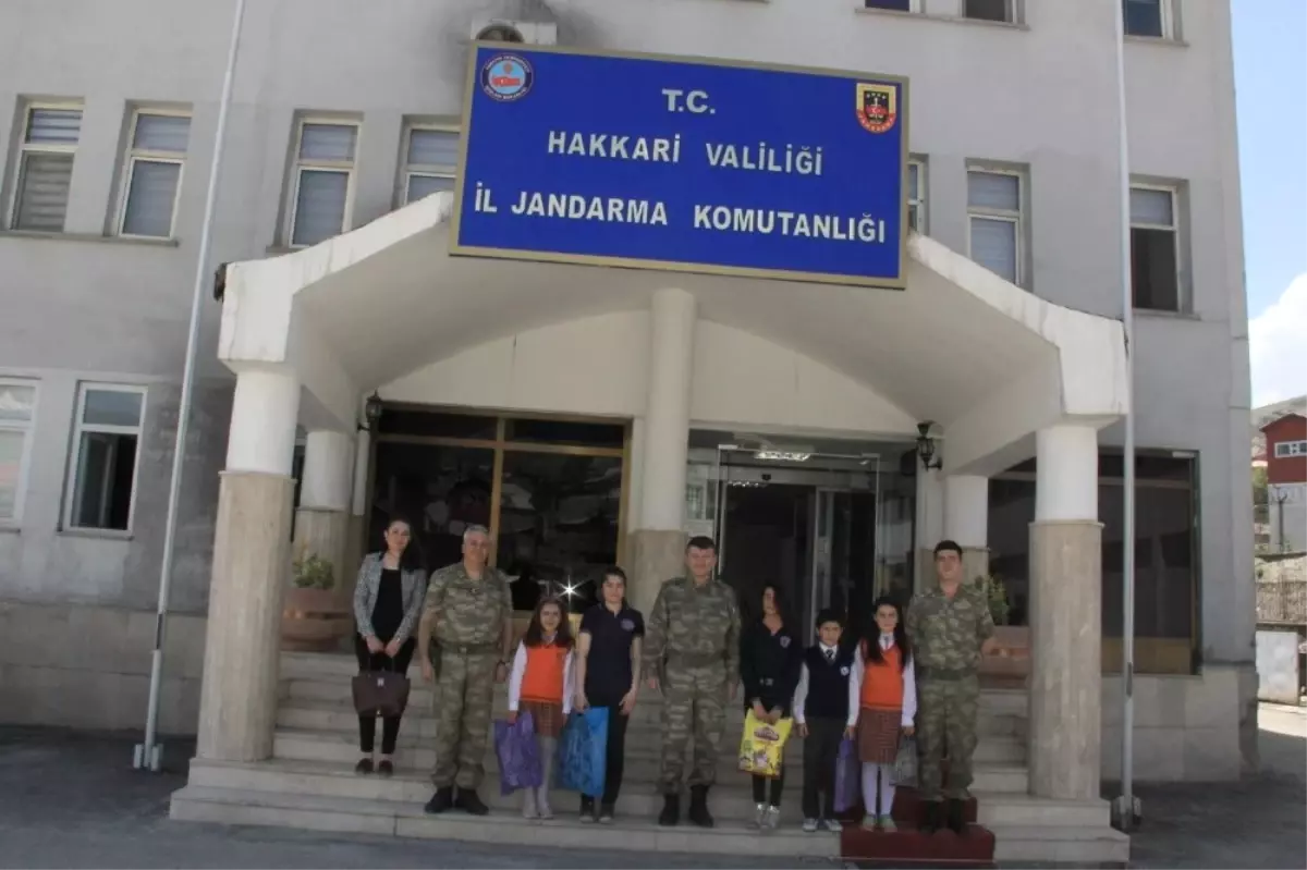 Mehmetçik Başarılı Öğrencileri Ödüllendirdi