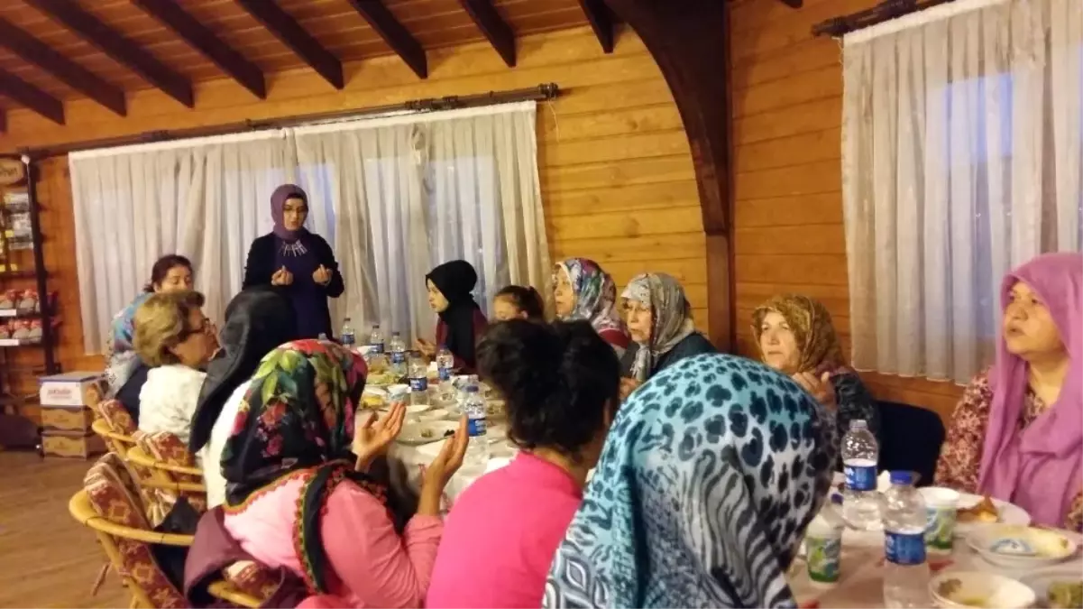 Ramazan Mukabelesine Katılan Kadınlar İftar Sofrasında Buluştu