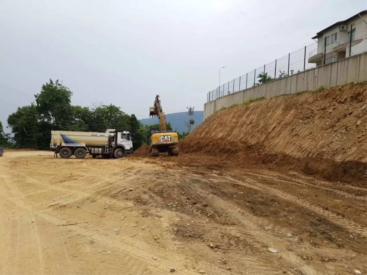 Sapanca'da Yol Genişletme Çalışmaları Devam Ediyor