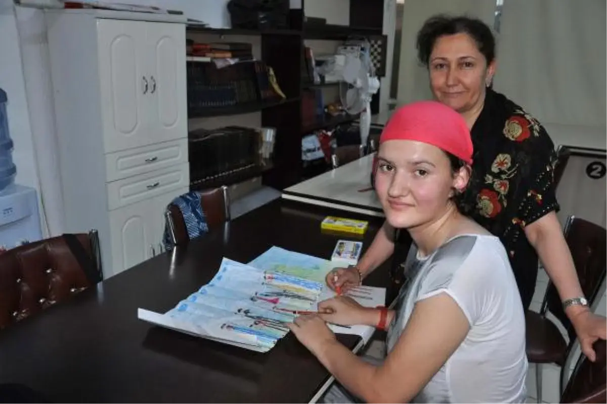 Simavlı Otistik Öğrenci Nazlı'ya Resim Terapisi