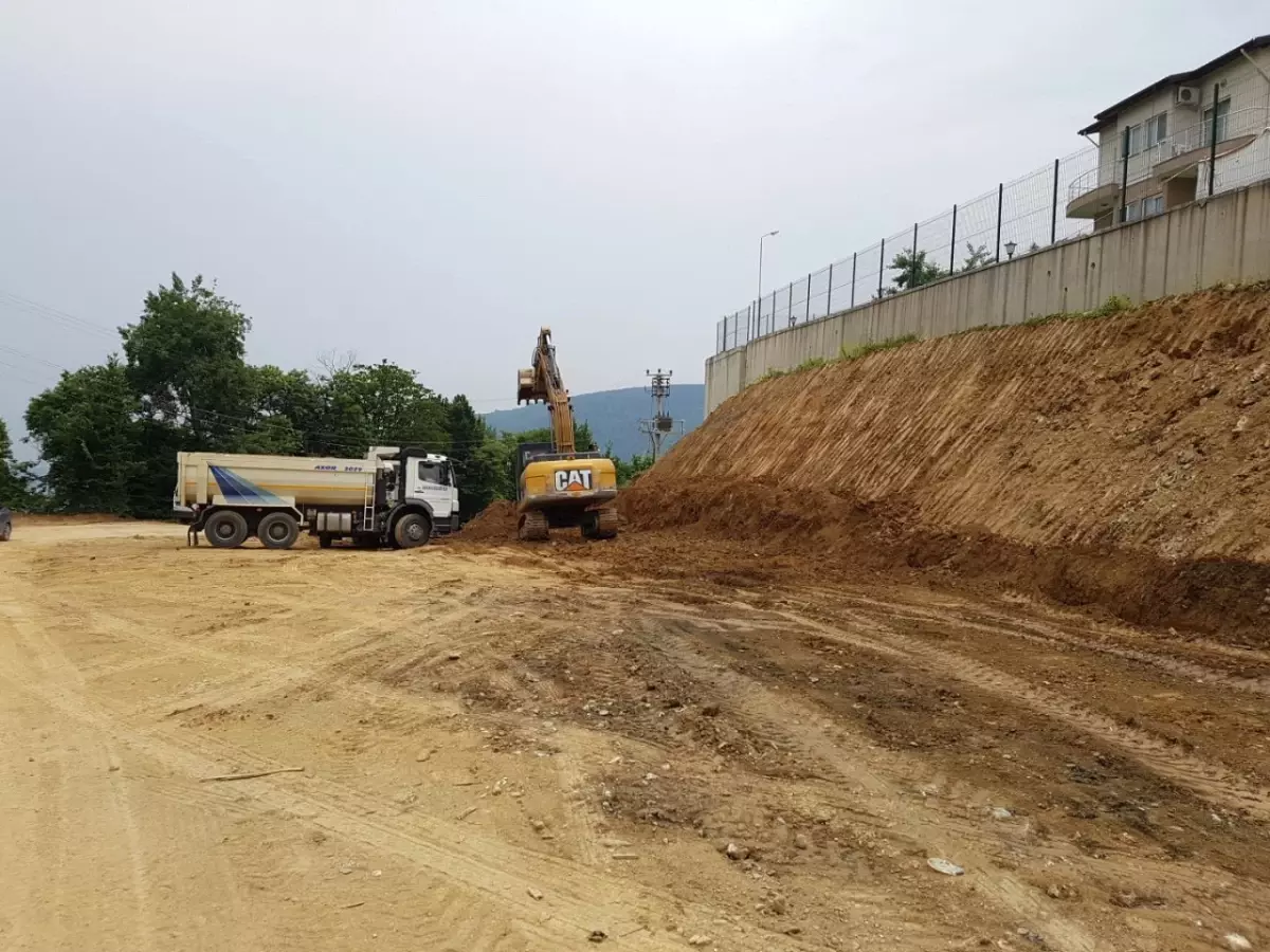 Yol Genişletme Çalışmaları Devam Ediyor