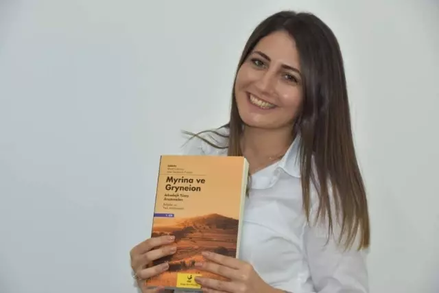 Aliağa'daki Antik Kentler Kitabı Okuyucuyla Buluşuyor