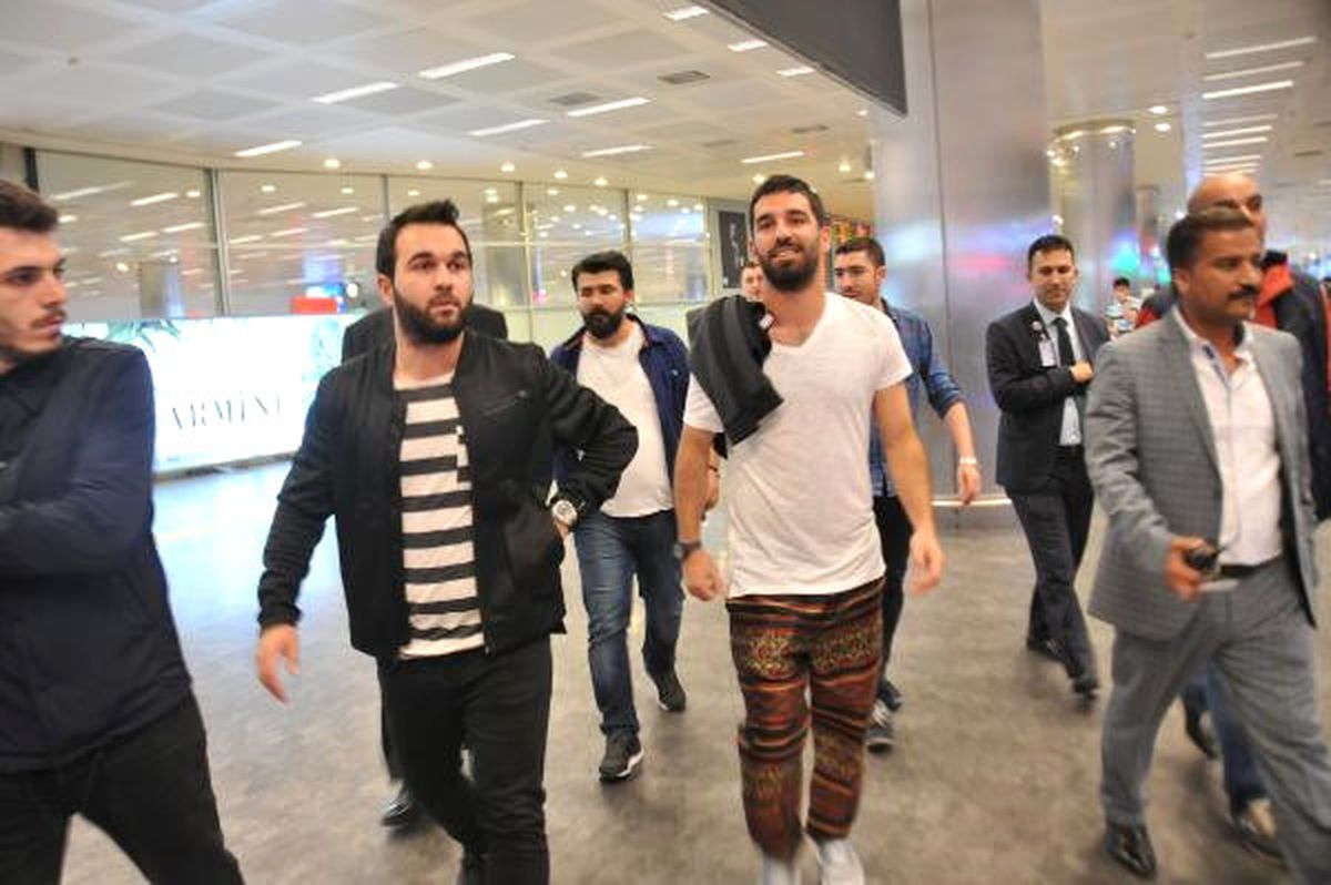 Milli Takımı Bıraktığını Açıklayan Arda Turan, İstanbul'a Geldi