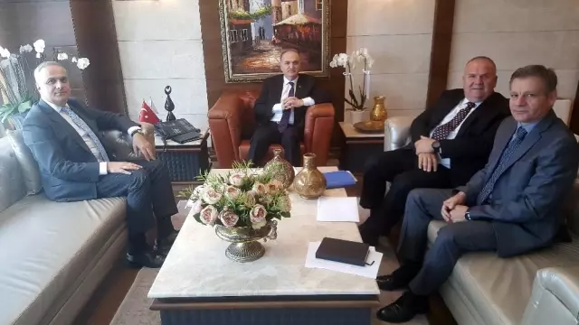 Başkan Kösemusul, Bakan Özlü ile Yerli Otomobil Hakkında Görüştü