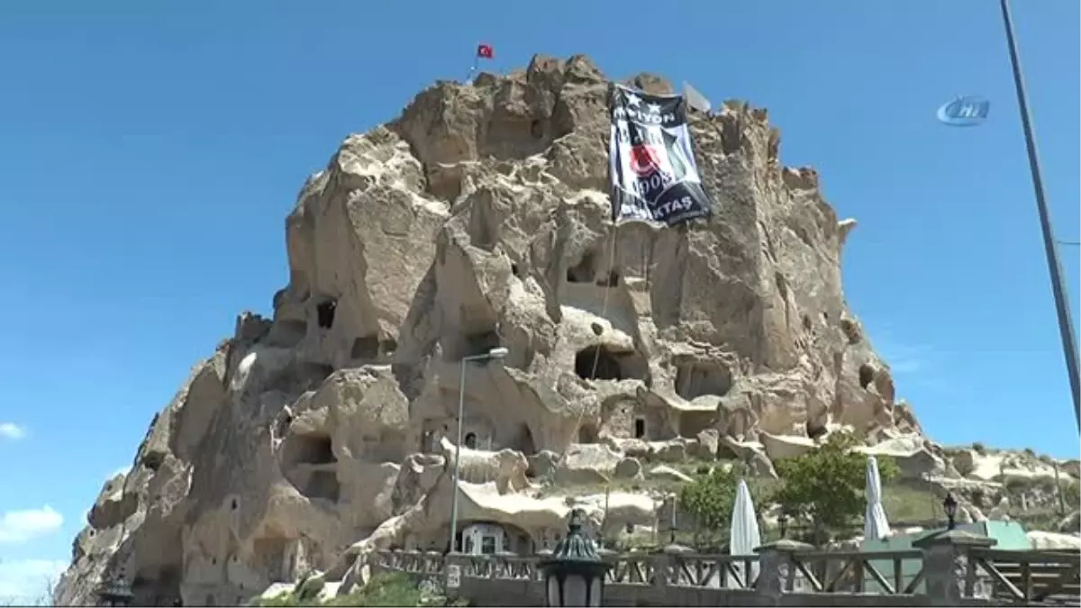 Beşiktaş Bayrağı Dünyanın En Yüksek Peribacasına Asıldı