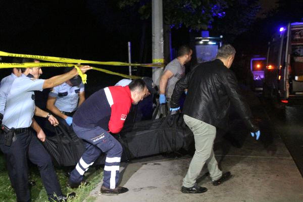 Beyoğlu'nda Yol Kenarındaki Ağaçlık Alanda Erkek Cesedi Bulundu