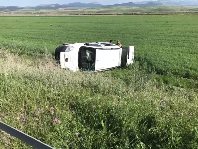 Horasan'da Kamyonet Devrildi: 1 Yaralı