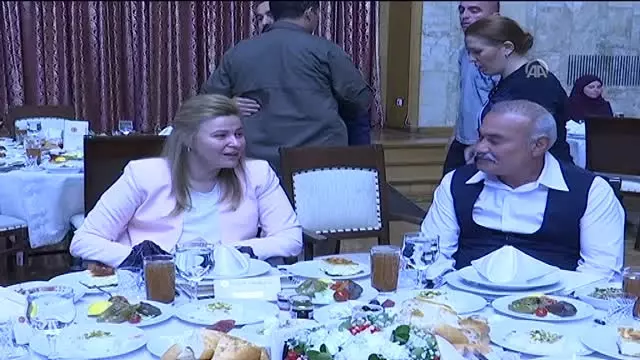 Kahraman'dan Kadın Milletvekilleri ve 15 Temmuz Şehit Yakınlarına Iftar Kahraman'dan Kadın Milletvekilleri ve 15 Temmuz Şehit Yakınlarına Iftar