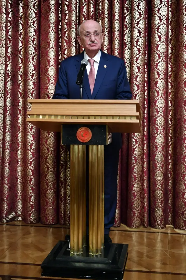 Kahraman'dan Kadın Milletvekilleri ve 15 Temmuz Şehit Yakınlarına İftar Kahraman'dan Kadın Milletvekilleri ve 15 Temmuz Şehit Yakınlarına İftar